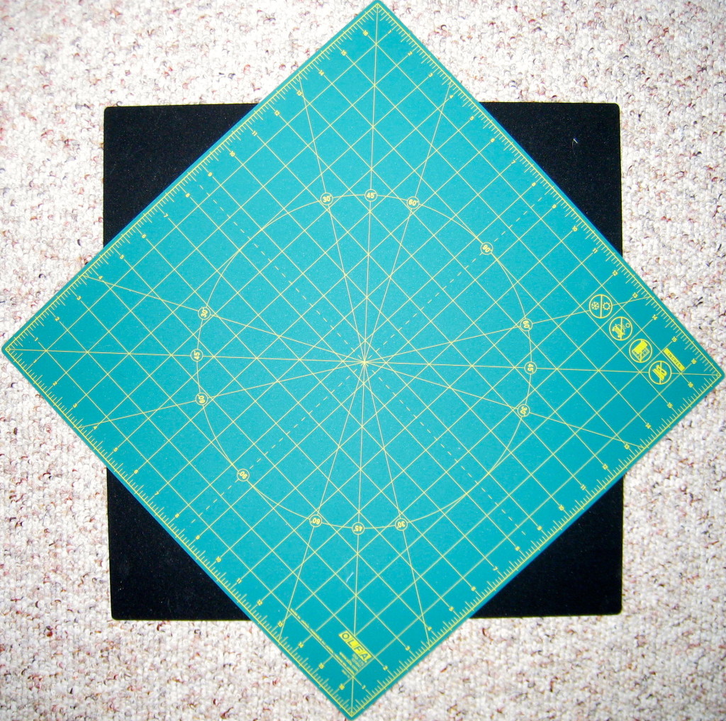 Rotating rotary cutting mat