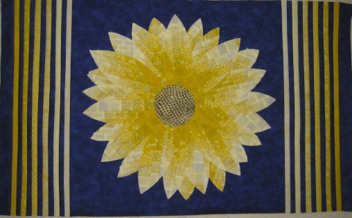 Dahlia Bargello Appliqué Wallhanging Quilt with just two side borders