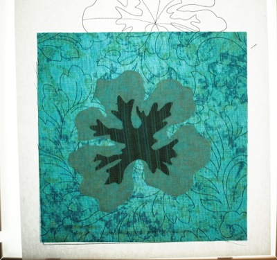 applique pièces in place on large square