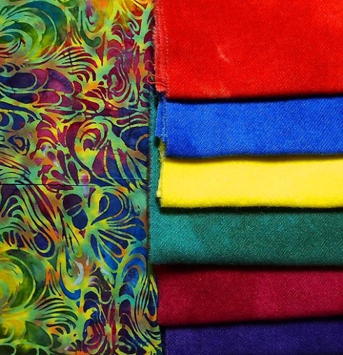 Swirl fabrics with solid coloured fabrics