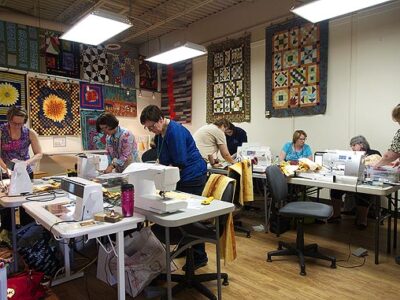 Classroom full of students at Quilty Pleasure quilt shop