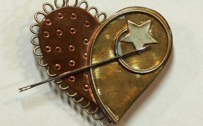 Heart Shaped Magnetic Needle & Scissor Keeper