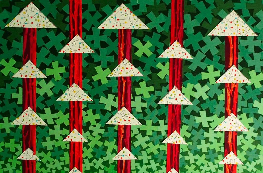 Cream triangles along red strips on a green background